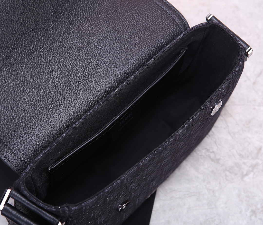 Dior Saddle Messenger Bag - Image 6