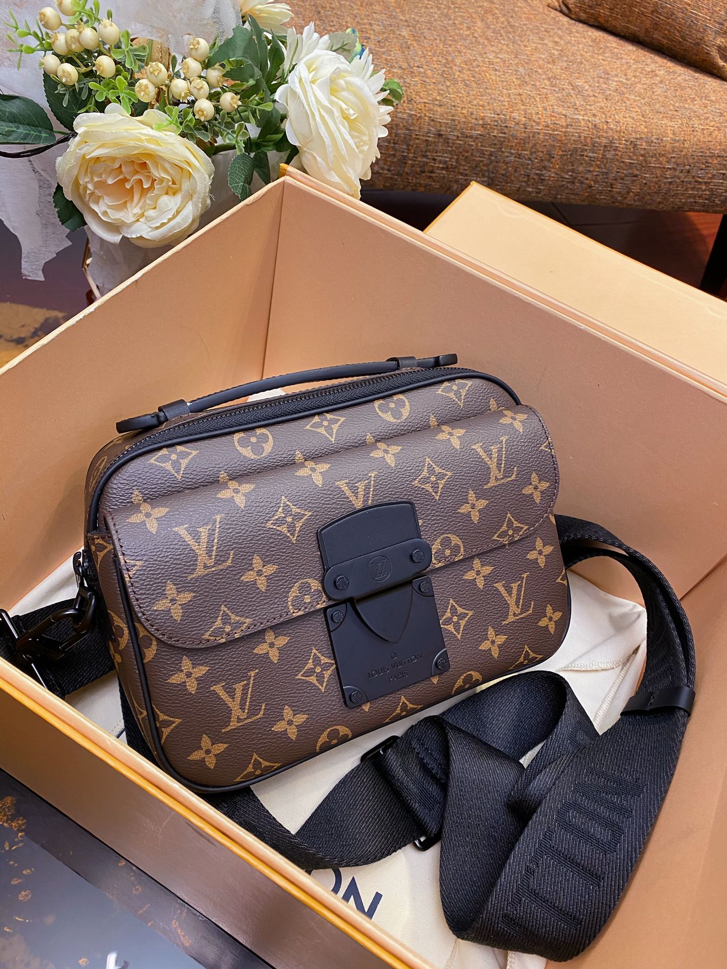 Louis Vuitton S LOCK MESSENGER Bag - Image 3