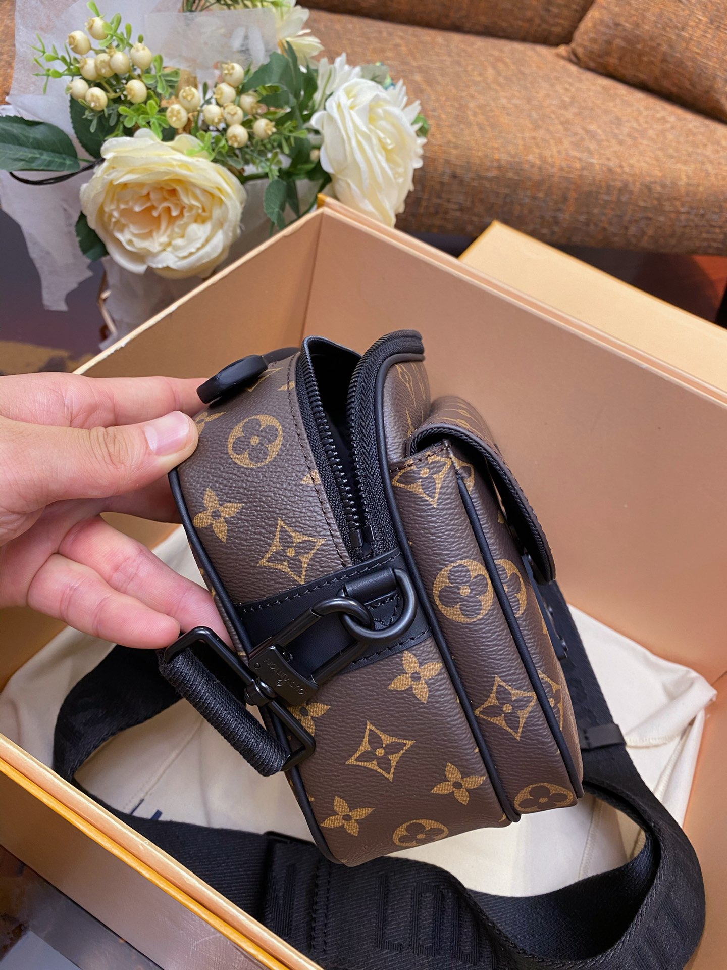 Louis Vuitton S LOCK MESSENGER Bag - Image 6