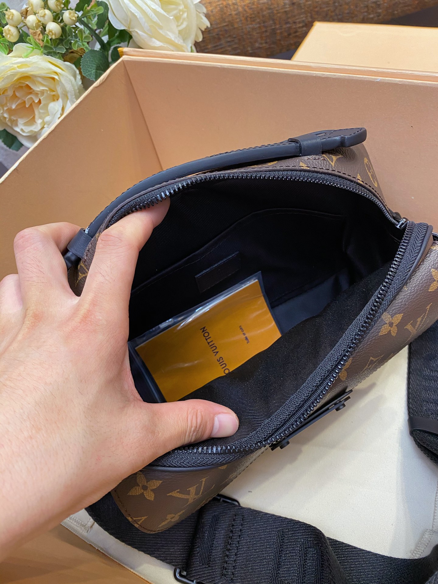 Louis Vuitton S LOCK MESSENGER Bag - Image 7