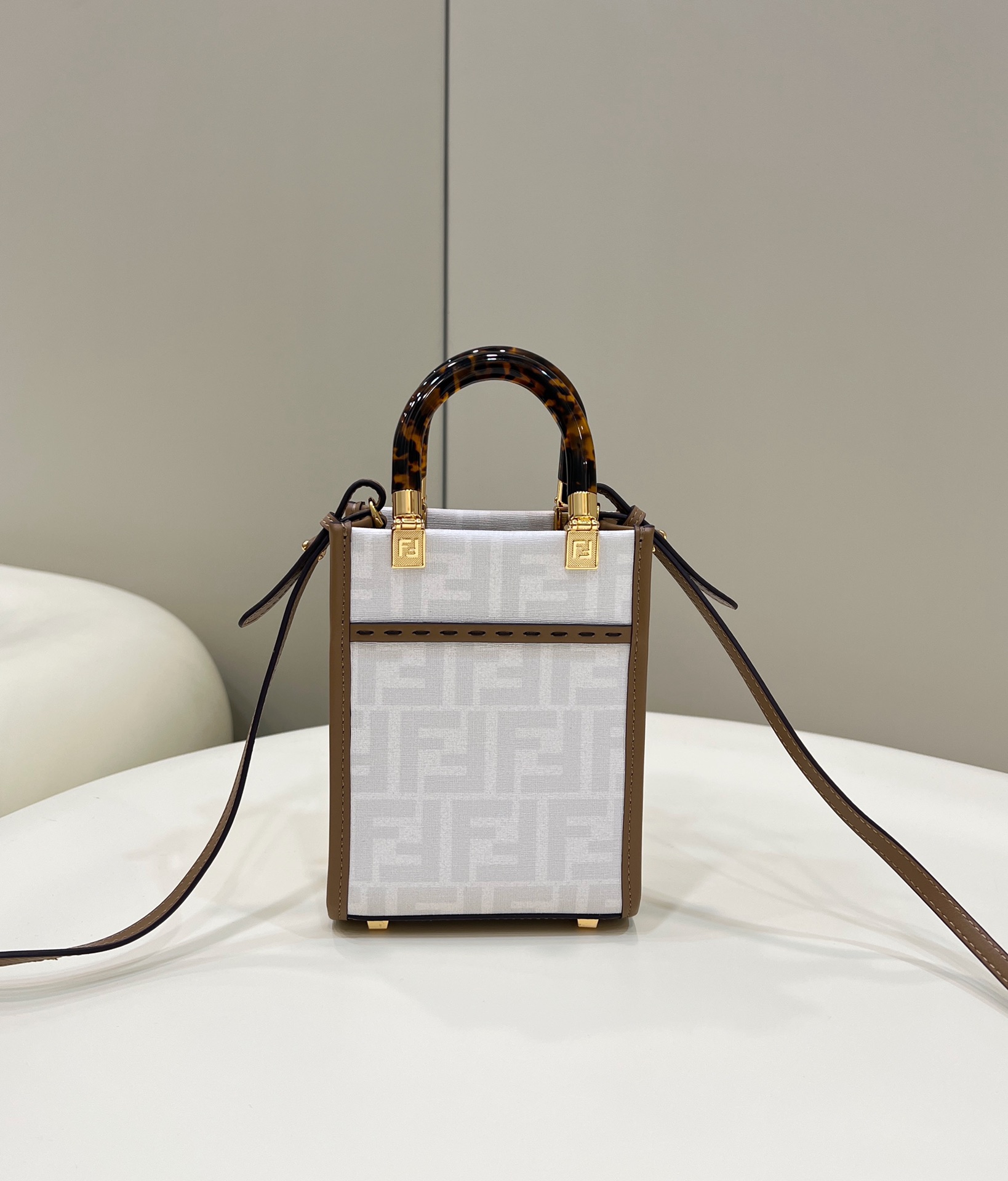 Fendi Sunshine Shopper 1 Bag - Image 9